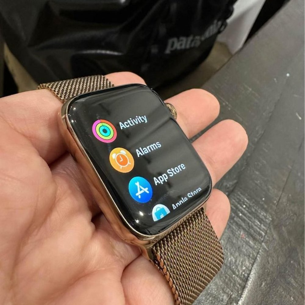 APPLE WATCH SERIES 4  ROSE GOLD